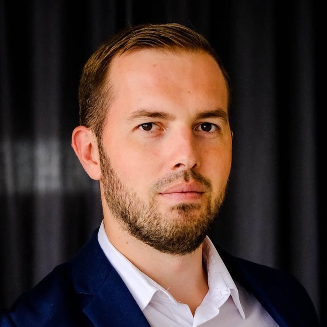 Александр Волков